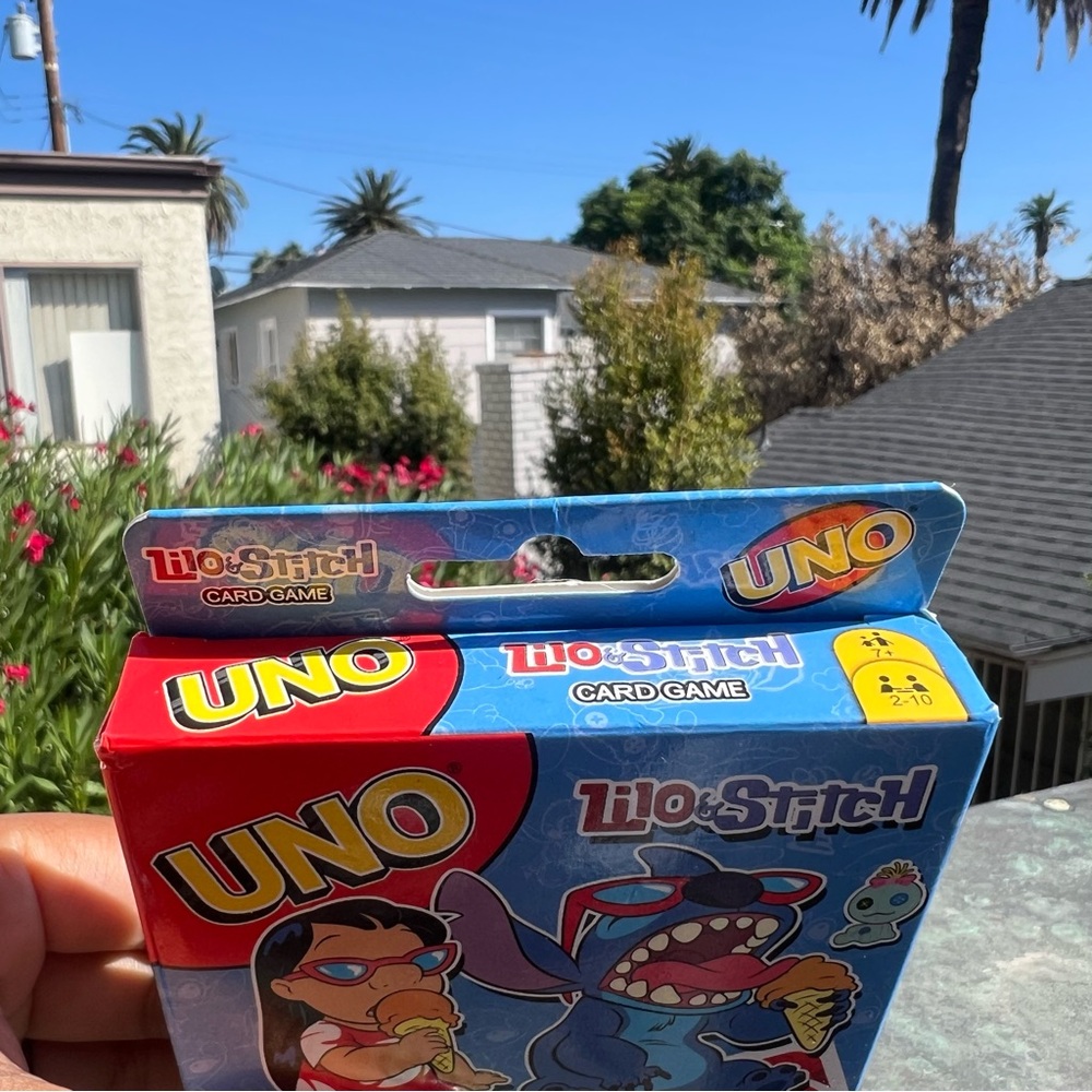 UNO Lilo & Stitch Card Game - Picture 2 of 3